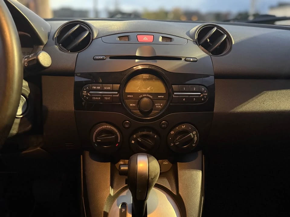 2011 Mazda Mazda 2 2nd Gen - Image 10 of 12