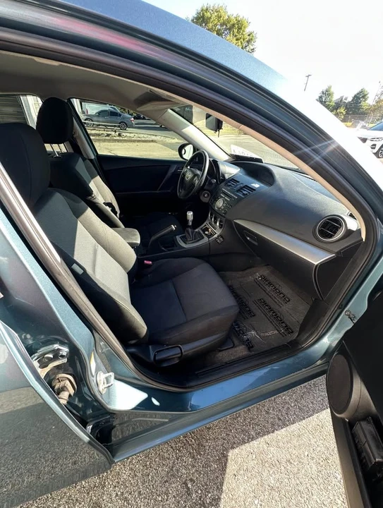 2011 Mazda Mazda 3 2nd Gen - Image 4 of 5