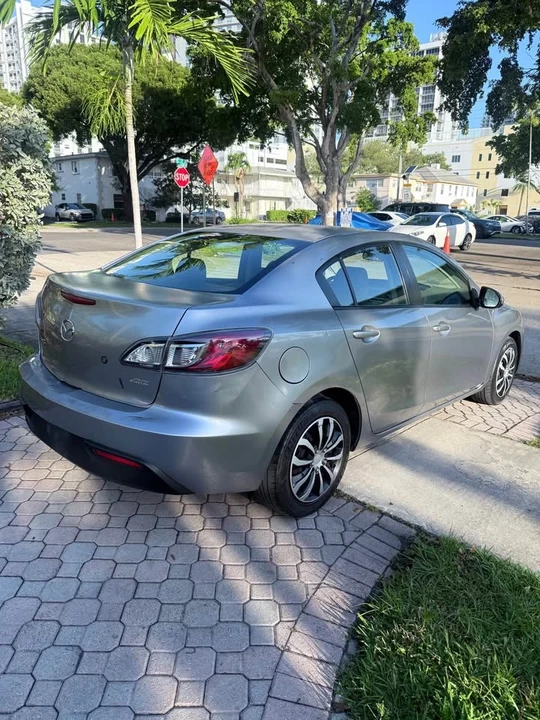 2011 Mazda Mazda 3 2nd Gen - Image 2 of 5