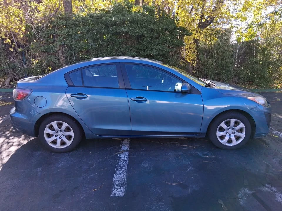 2011 Mazda Mazda 3 2nd Gen - Image 2 of 14