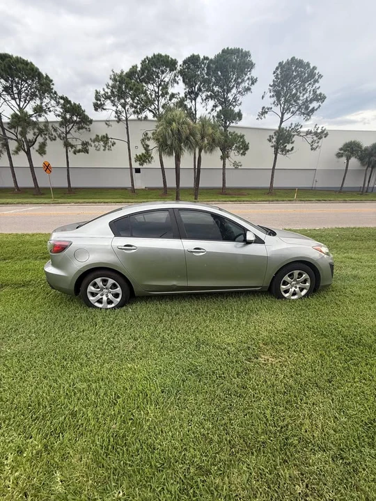 2011 Mazda Mazda 3 2nd Gen - Image 4 of 13