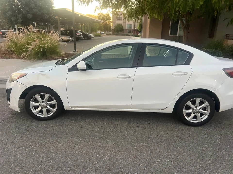 2011 Mazda Mazda 3 2nd Gen - Image 4 of 17
