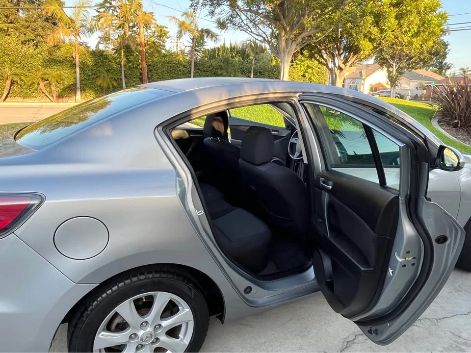 2011 Mazda Mazda 3 2nd Gen - Image 10 of 15