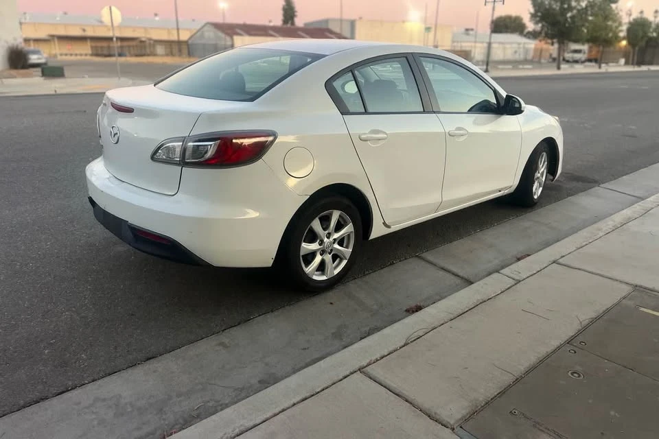 2011 Mazda Mazda 3 2nd Gen - Image 10 of 17