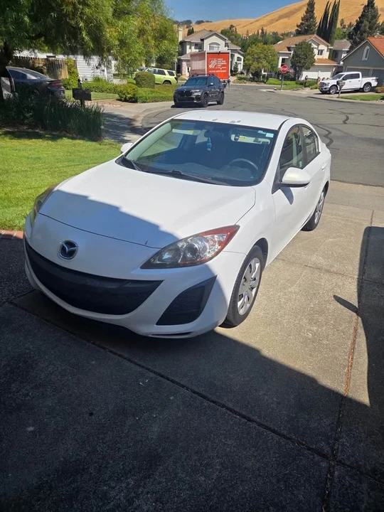 2011 Mazda Mazda 3 2nd Gen - Image 3 of 8