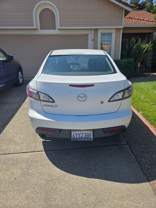 2011 Mazda Mazda 3 2nd Gen - Image 2 of 8