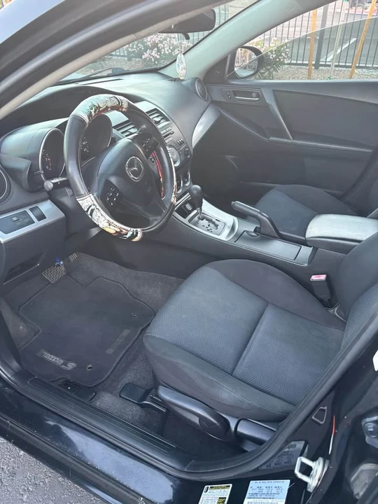 2011 Mazda Mazda 3 2nd Gen - Image 4 of 6