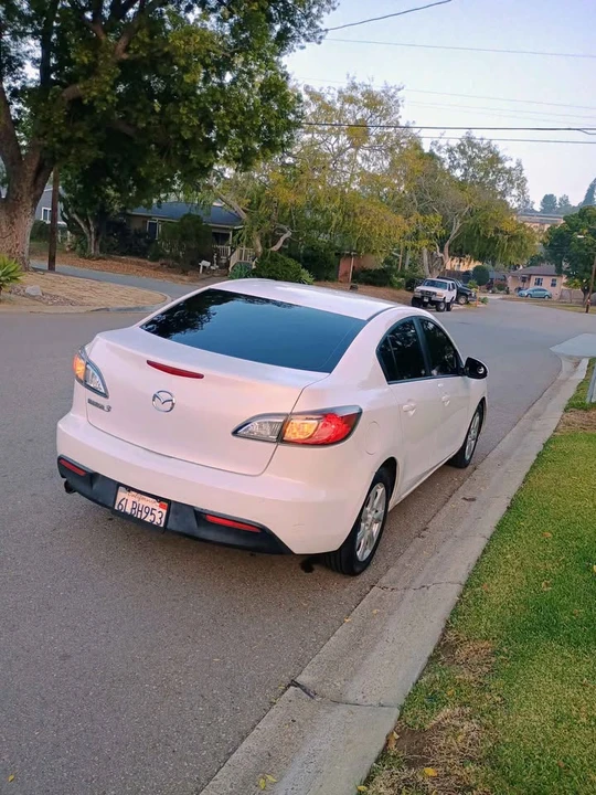 2011 Mazda Mazda 3 2nd Gen - Image 2 of 9