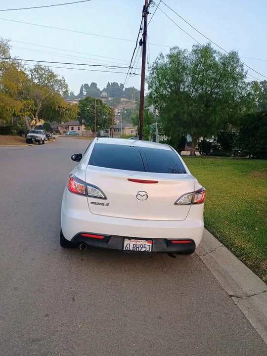 2011 Mazda Mazda 3 2nd Gen - Image 3 of 9