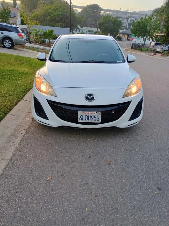 2011 Mazda Mazda 3 2nd Gen - Image 4 of 9
