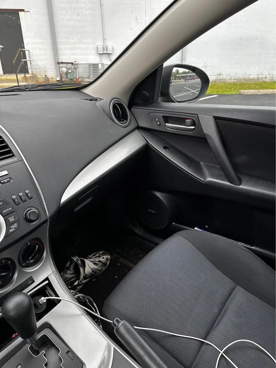2011 Mazda Mazda 3 2nd Gen - Image 2 of 10