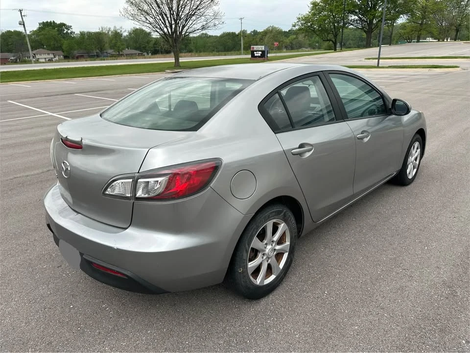 2011 Mazda Mazda 3 2nd Gen - Image 4 of 18