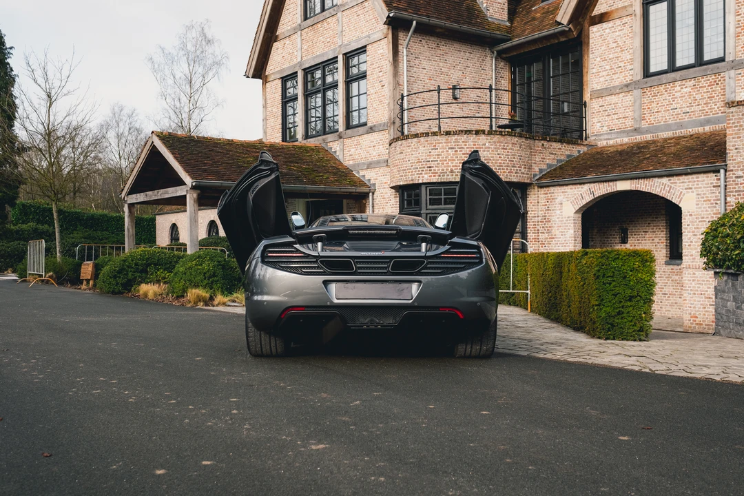 2011 McLaren MP4-12C - Image 11 of 31