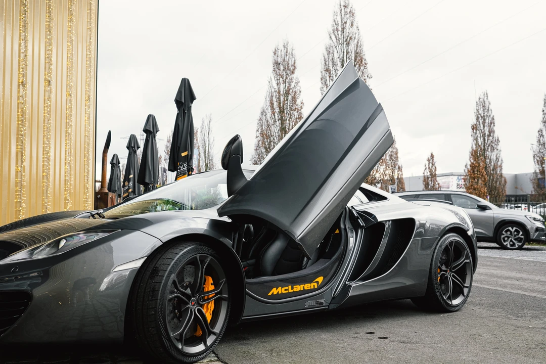 2011 McLaren MP4-12C - Image 19 of 31