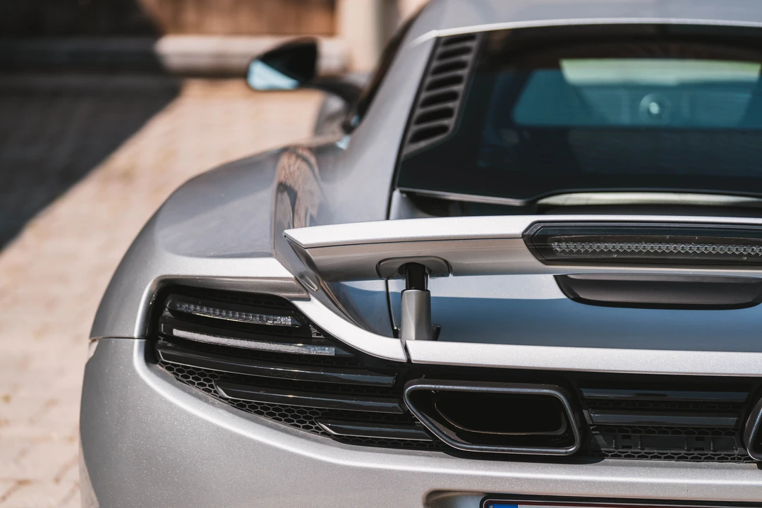 2011 McLaren MP4-12C - Image 13 of 31