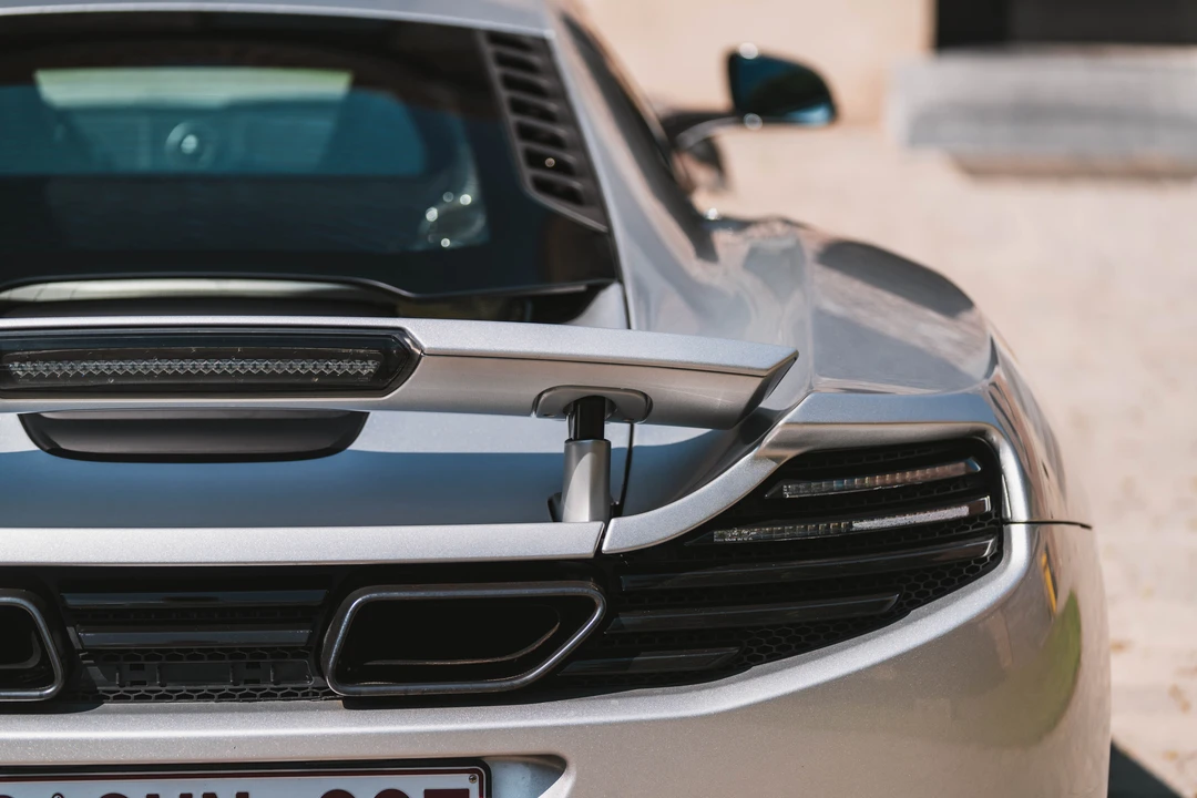 2011 McLaren MP4-12C - Image 14 of 31