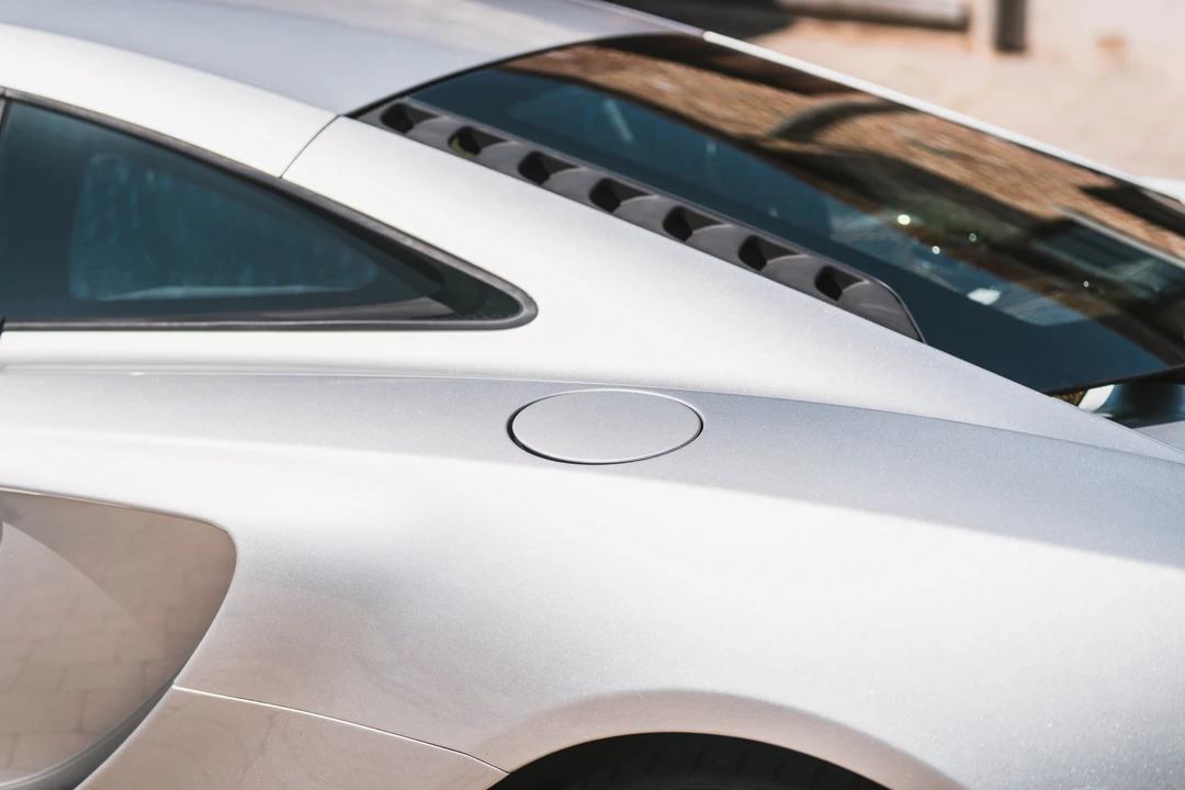 2011 McLaren MP4-12C - Image 27 of 31