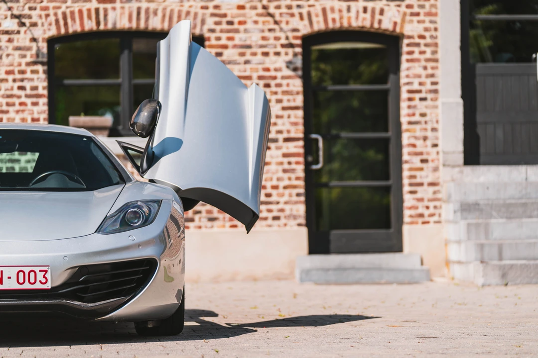 2011 McLaren MP4-12C - Image 17 of 31