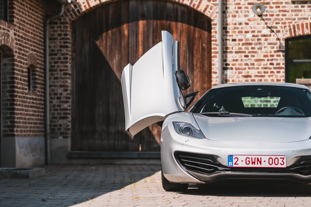 2011 McLaren MP4-12C - Image 18 of 31