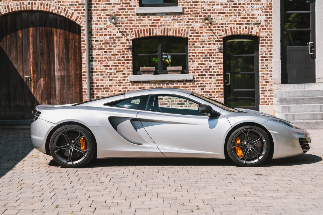 2011 McLaren MP4-12C - Image 4 of 31