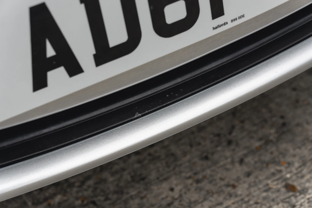 2011 McLaren MP4-12C - Image 23 of 31