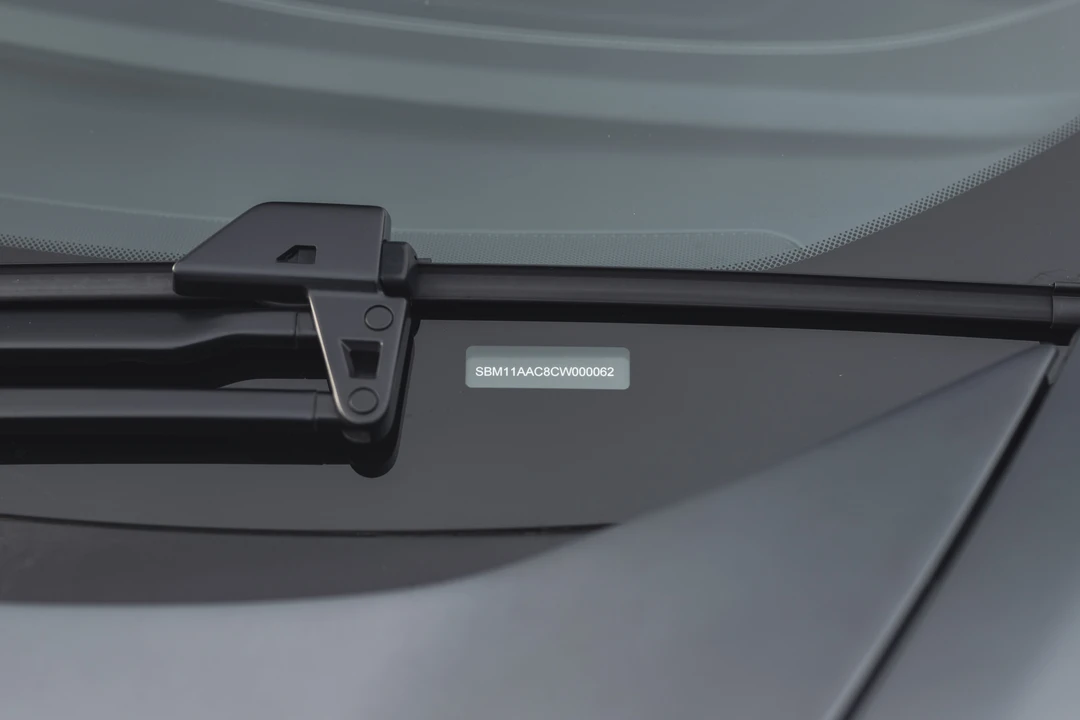 2011 McLaren MP4-12C - Image 23 of 31