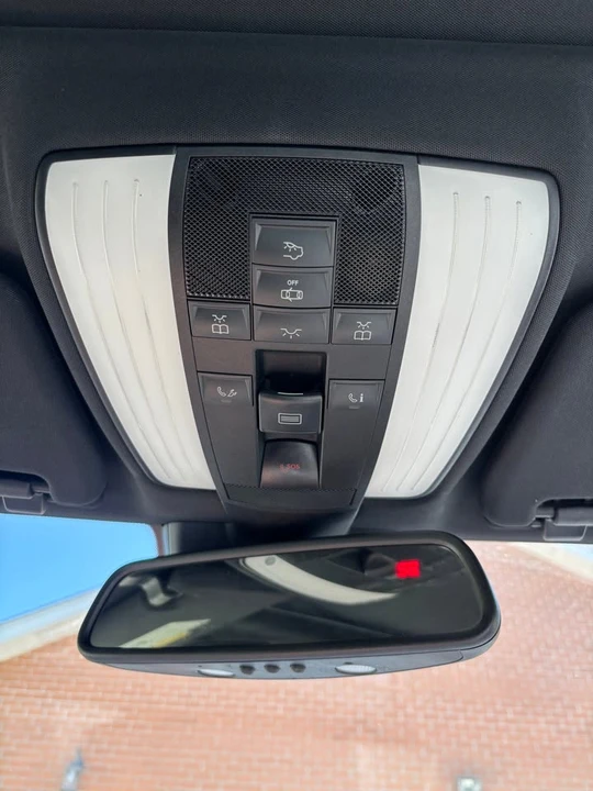2011 Mercedes-Benz W212 E-Class - Image 18 of 20