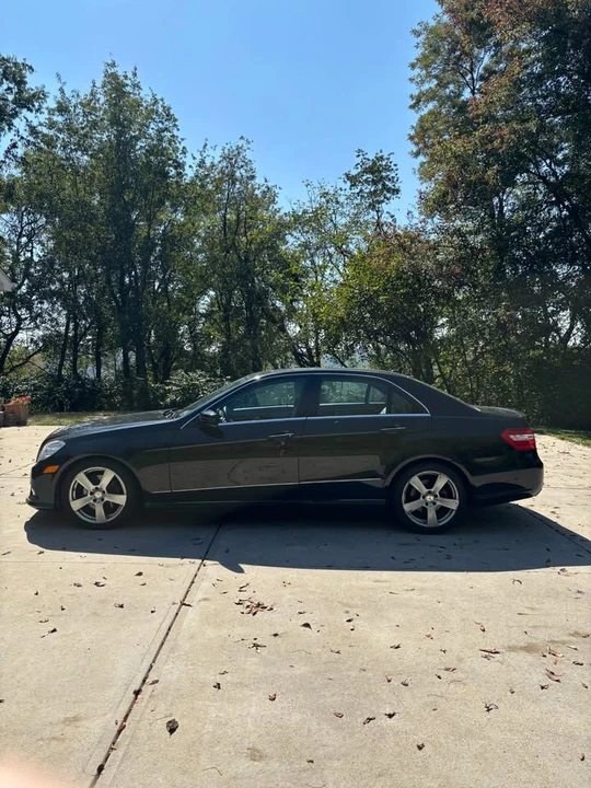 2011 Mercedes-Benz W212 E-Class - Image 2 of 20
