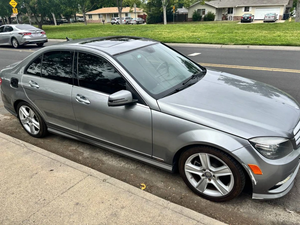 2011 Mercedes-Benz W204 C-Class - Image 2 of 4