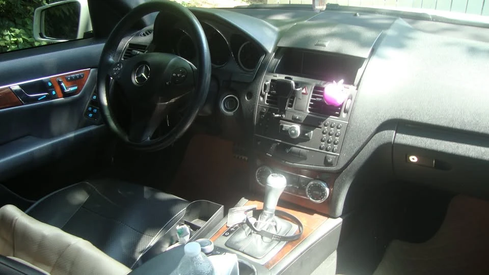2011 Mercedes-Benz W204 C-Class - Image 4 of 8