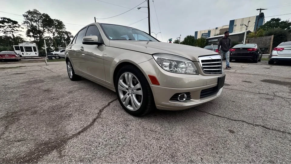 2011 Mercedes-Benz W212 E-Class - Image 2 of 14