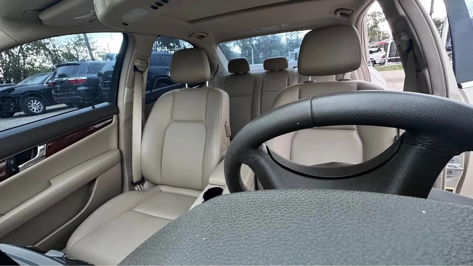 2011 Mercedes-Benz W212 E-Class - Image 9 of 14