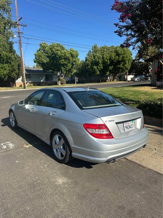 2011 Mercedes-Benz W212 E-Class - Image 2 of 8
