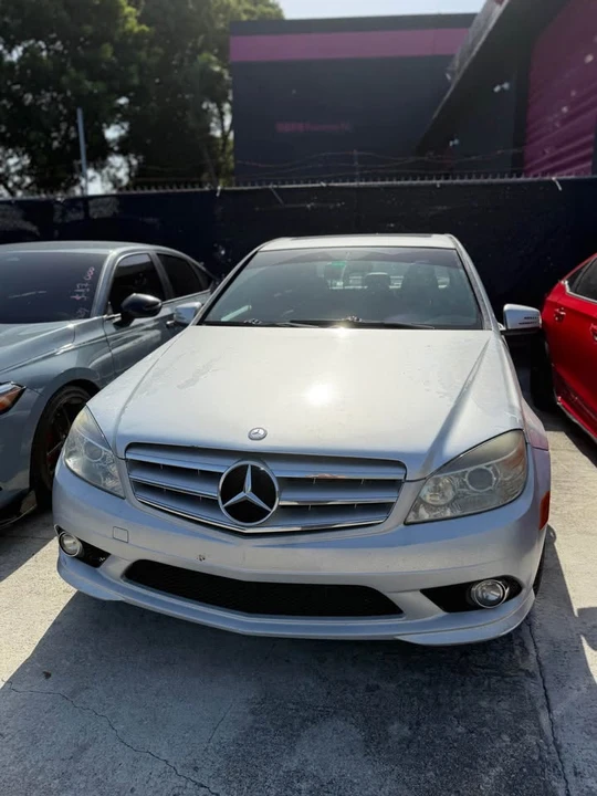 2011 Mercedes-Benz W212 E-Class - Image 2 of 9