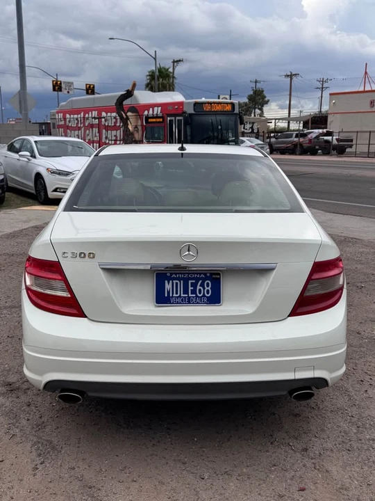 2011 Mercedes-Benz W212 E-Class - Image 5 of 11