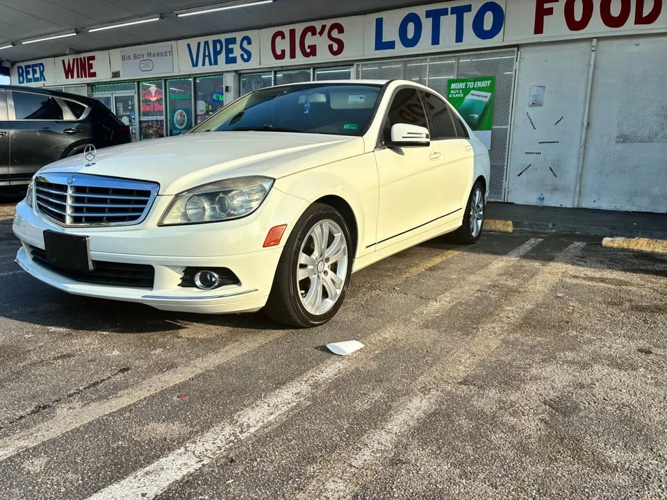 2011 Mercedes-Benz W204 C-Class - Image 2 of 4