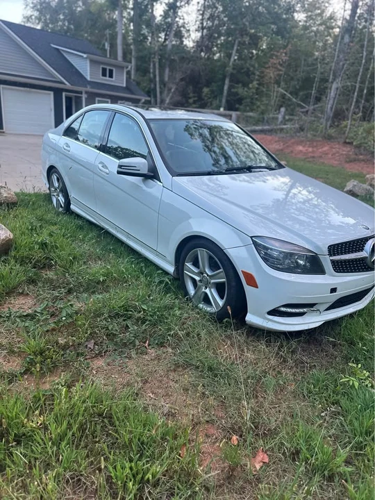 2011 Mercedes-Benz C207/A207 E-Class Coupe & Convertible - Image 2 of 10