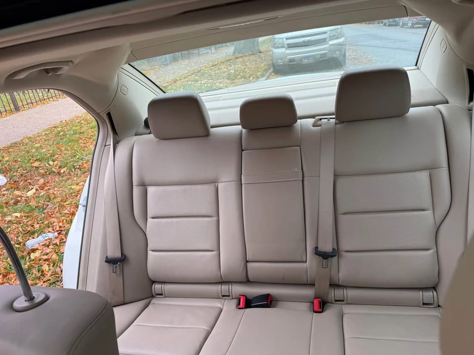 2011 Mercedes-Benz W212 E-Class - Image 13 of 20
