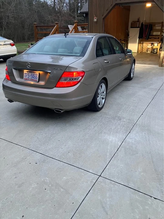 2011 Mercedes-Benz W204 C-Class - Image 2 of 4