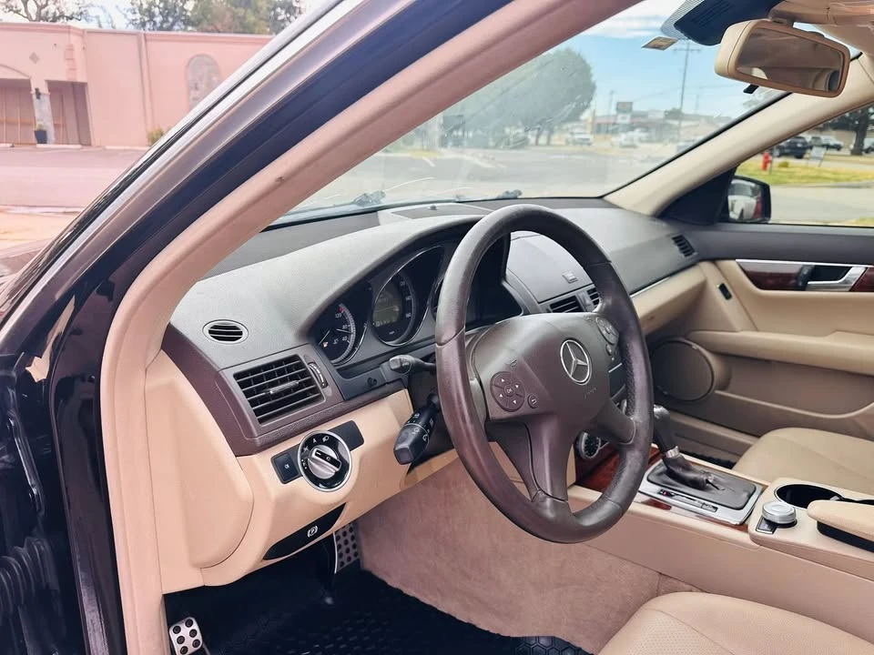 2011 Mercedes-Benz W204 C-Class - Image 9 of 19