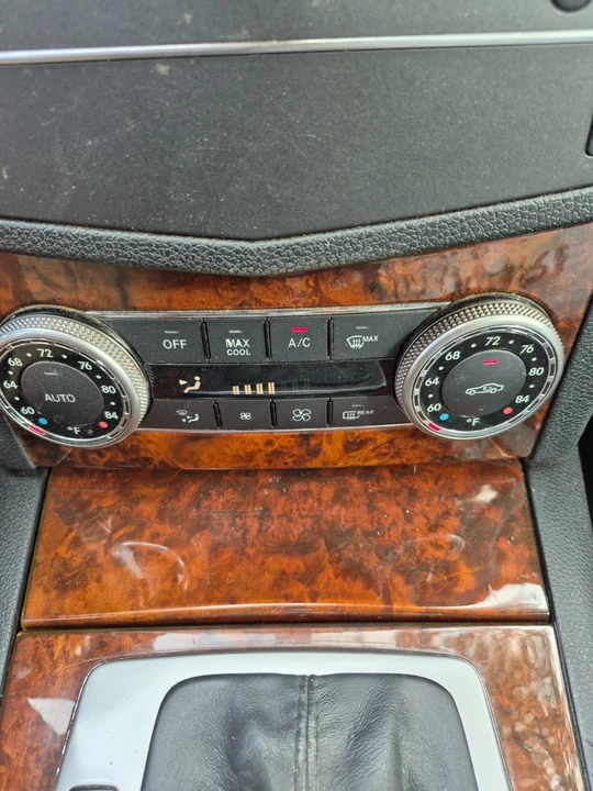 2011 Mercedes-Benz W204 C-Class - Image 15 of 20