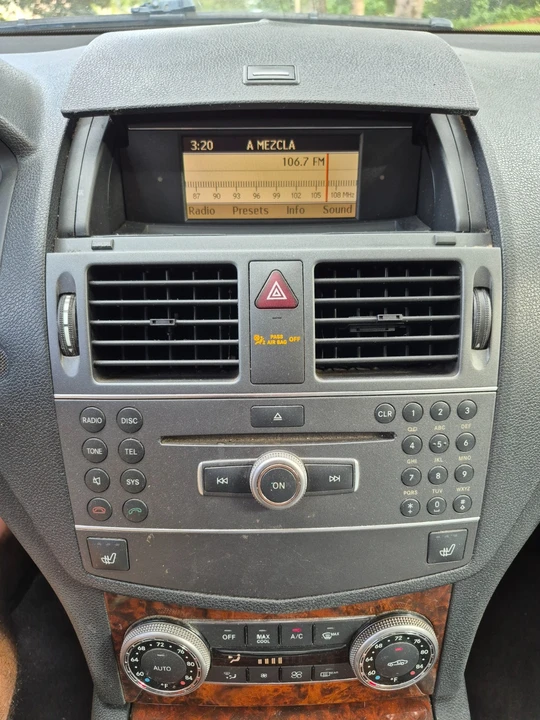 2011 Mercedes-Benz W204 C-Class - Image 14 of 20