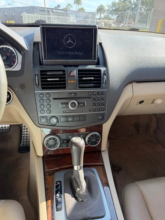 2011 Mercedes-Benz W204 C-Class - Image 19 of 20