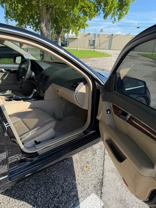 2011 Mercedes-Benz W204 C-Class - Image 11 of 20