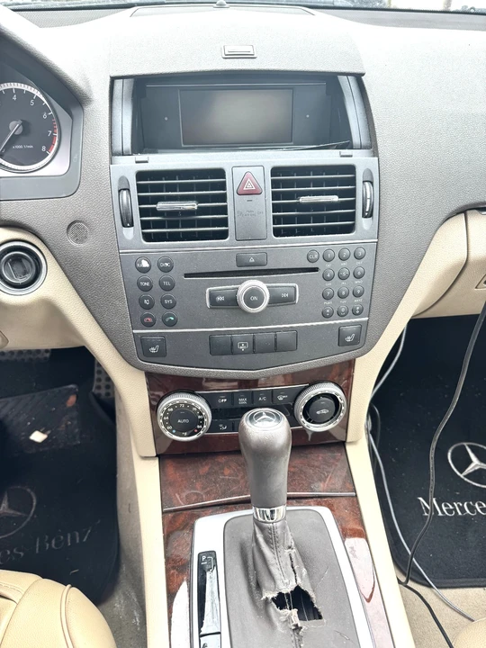 2011 Mercedes-Benz W204 C-Class - Image 9 of 21