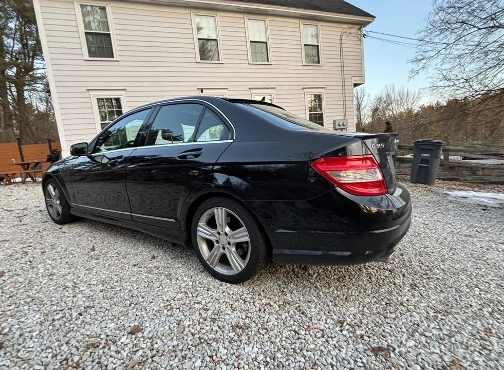 2011 Mercedes-Benz W204 C-Class - Image 5 of 17