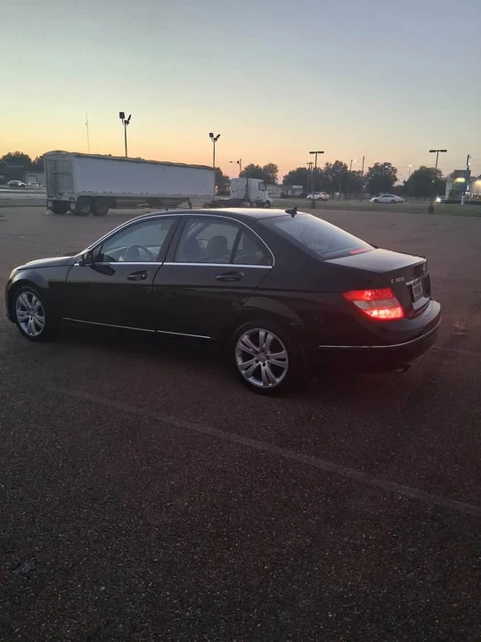 2011 Mercedes-Benz W204 C-Class - Image 2 of 3
