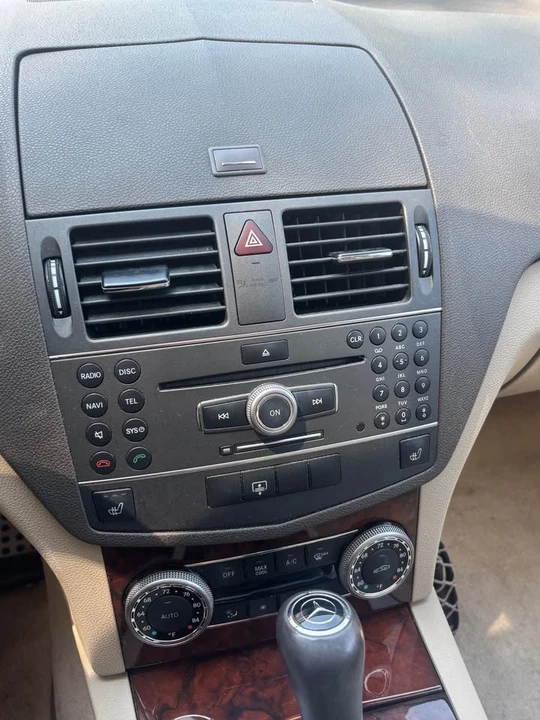 2011 Mercedes-Benz W204 C-Class - Image 10 of 14