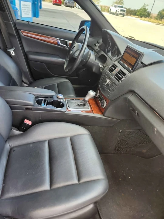 2011 Mercedes-Benz W204 C-Class - Image 11 of 15