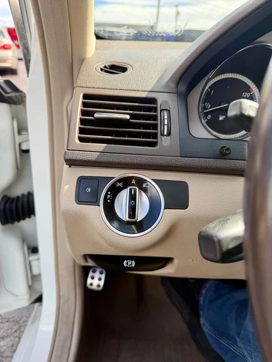 2011 Mercedes-Benz W204 C-Class - Image 13 of 13